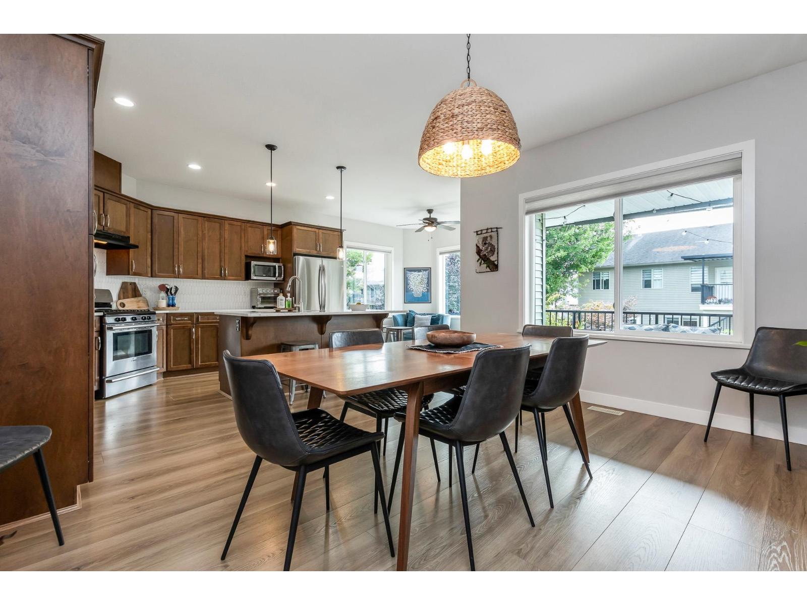 Photo 12 of 27908 Trestle Avenue, Abbotsford BC