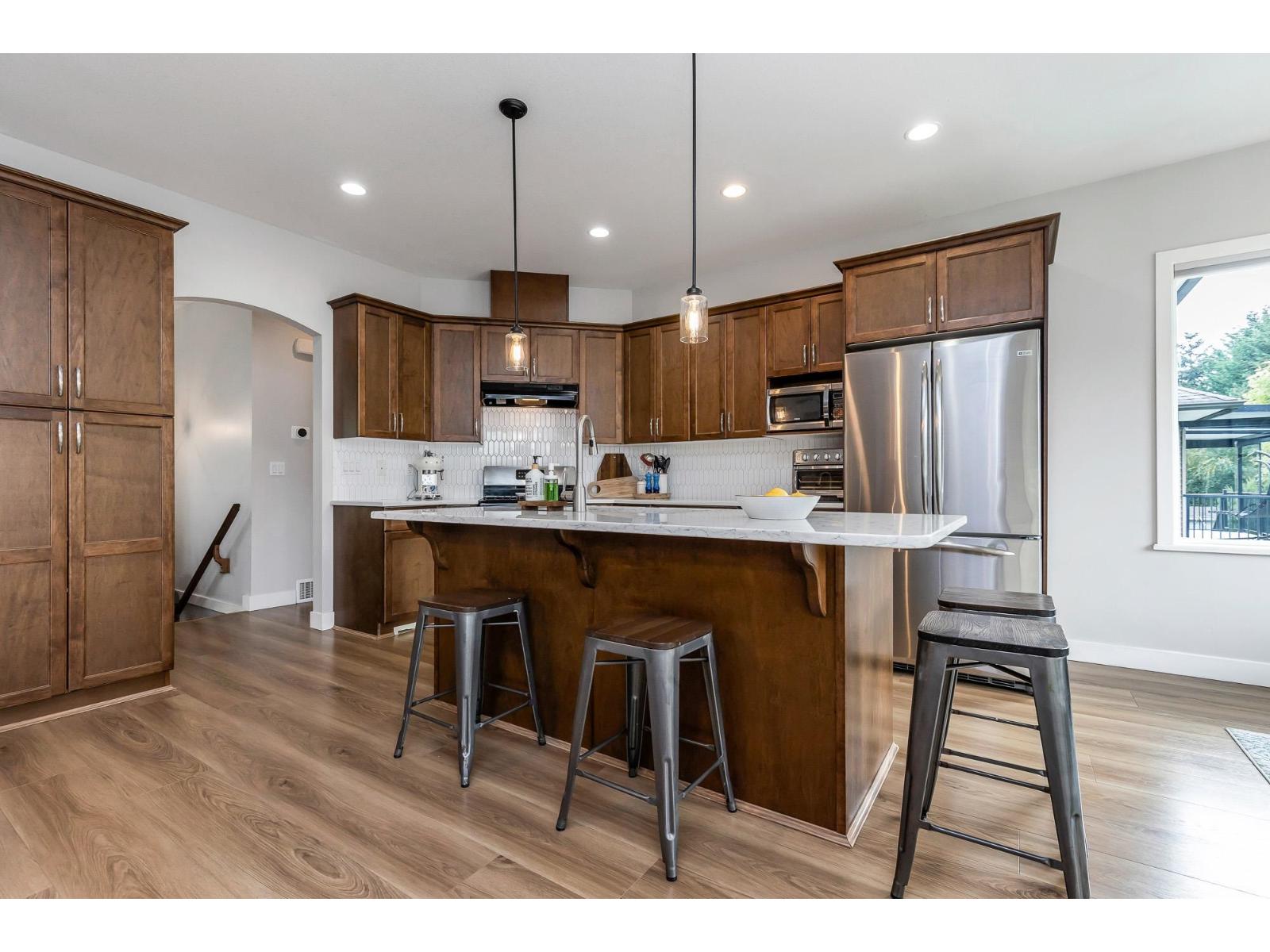 Photo 4 of 27908 Trestle Avenue, Abbotsford BC