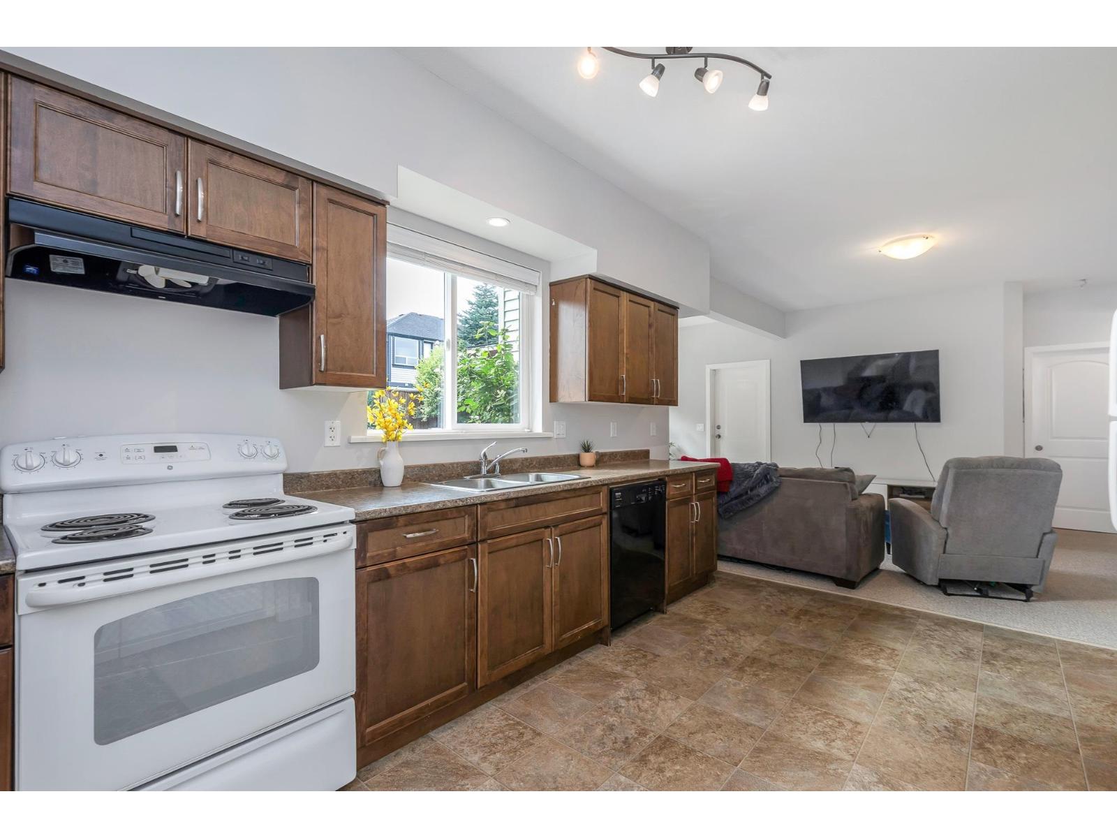 Photo 29 of 27908 Trestle Avenue, Abbotsford BC