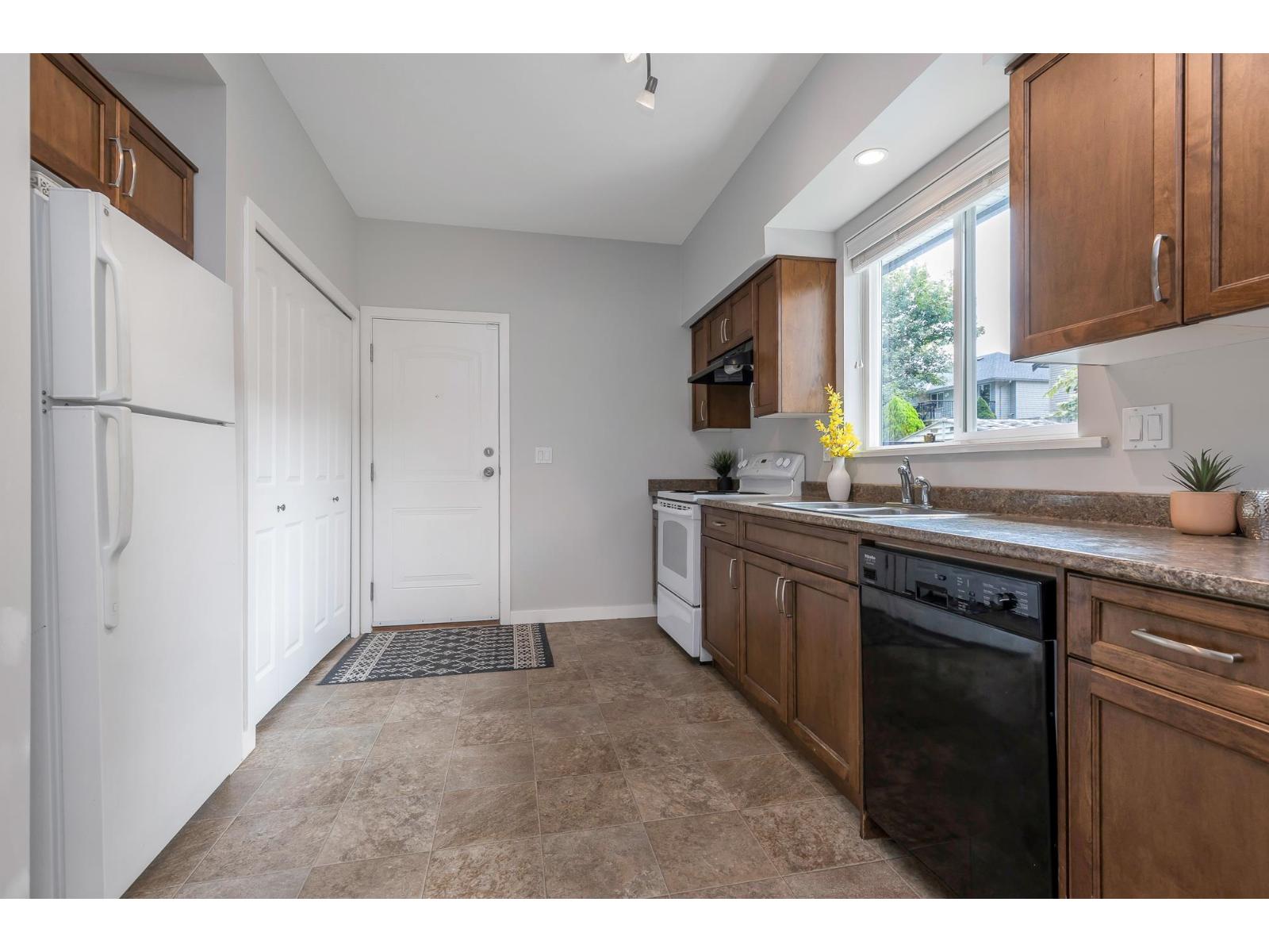 Photo 28 of 27908 Trestle Avenue, Abbotsford BC
