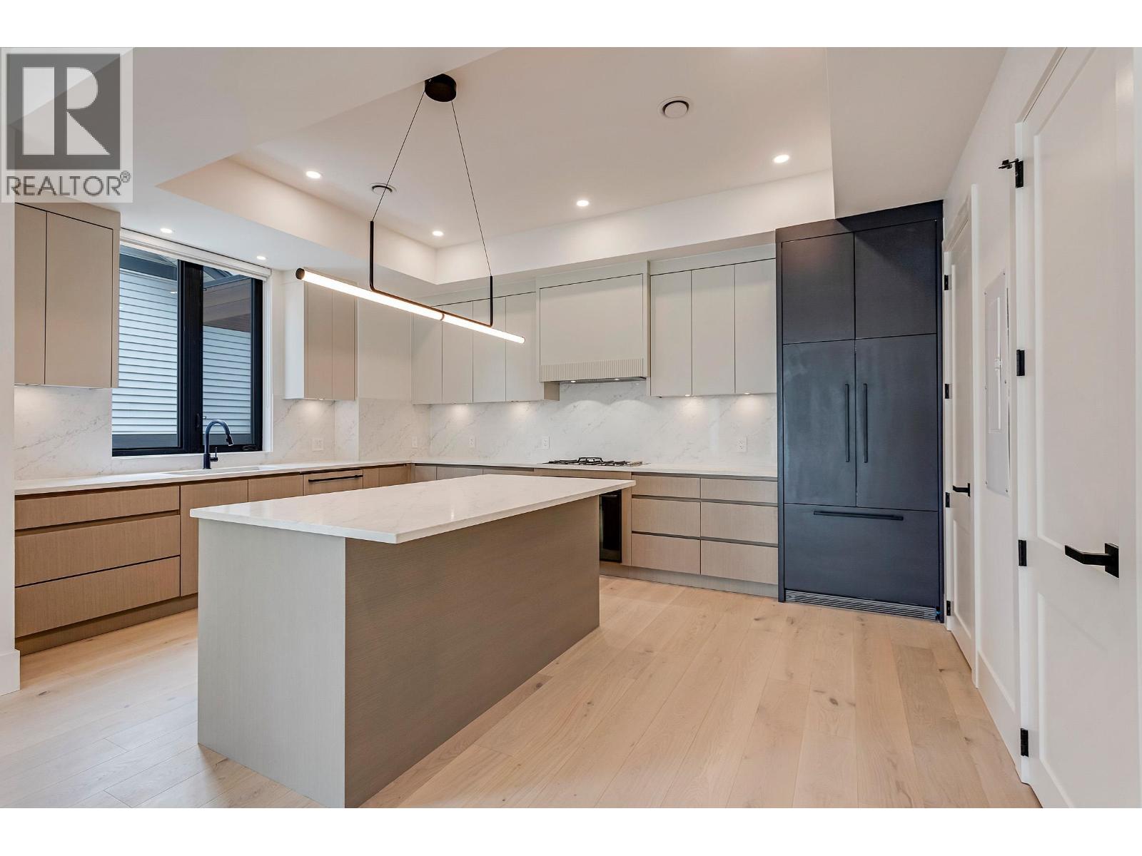 102 1038 DELESTRE AVENUE, Coquitlam