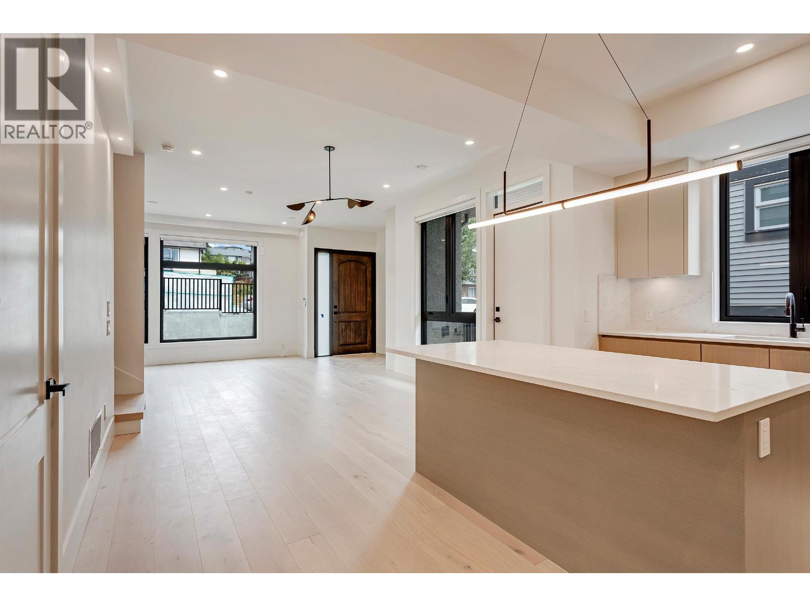 102 1038 DELESTRE AVENUE, Coquitlam