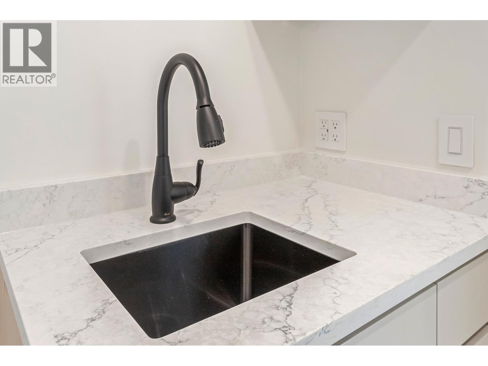 102 1038 DELESTRE AVENUE, Coquitlam