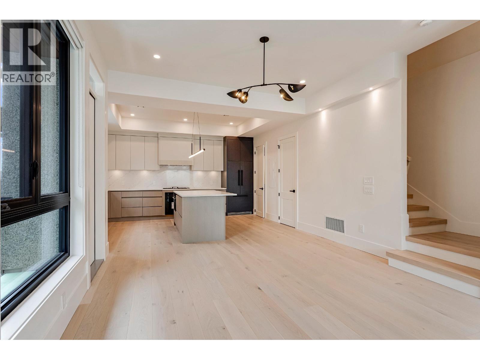 102 1038 DELESTRE AVENUE, Coquitlam