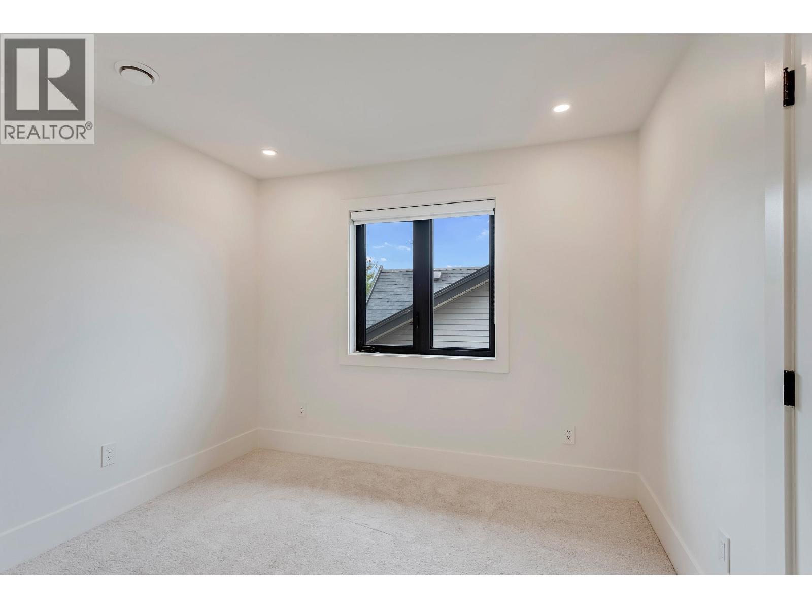 102 1038 DELESTRE AVENUE, Coquitlam