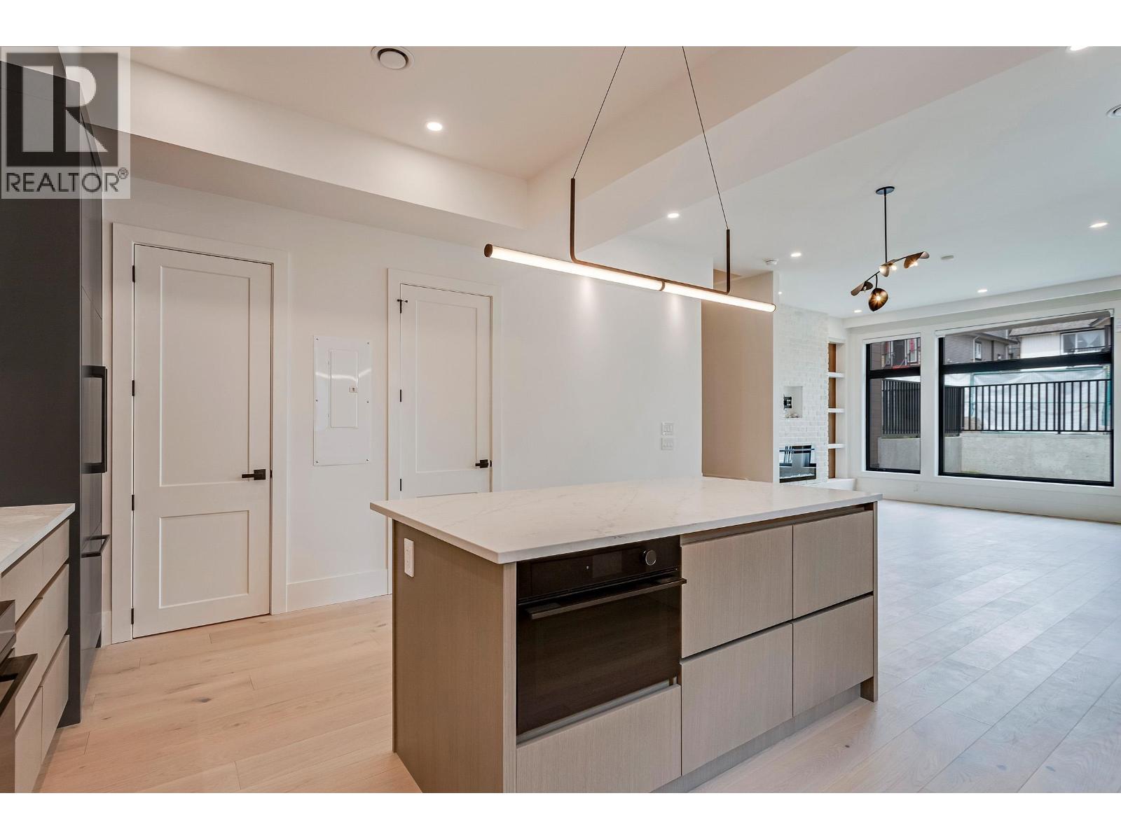 102 1038 DELESTRE AVENUE, Coquitlam
