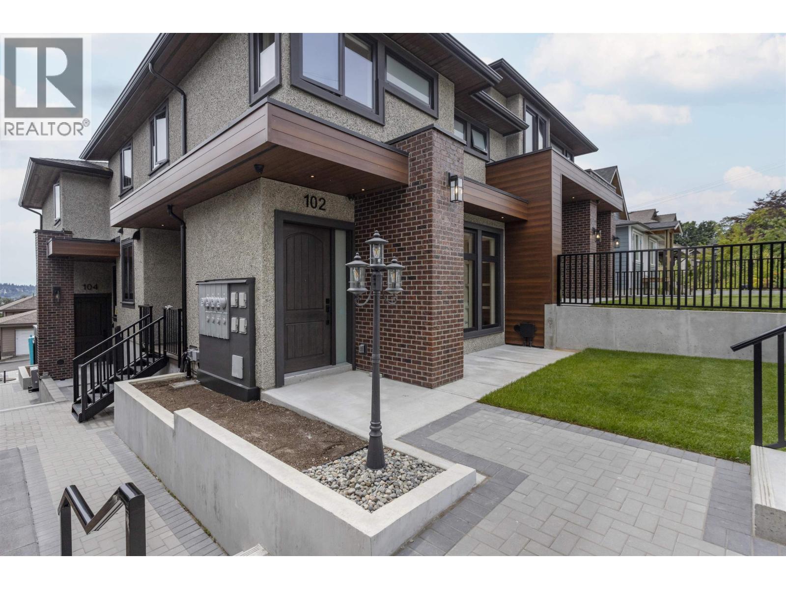 102 1038 DELESTRE AVENUE, Coquitlam