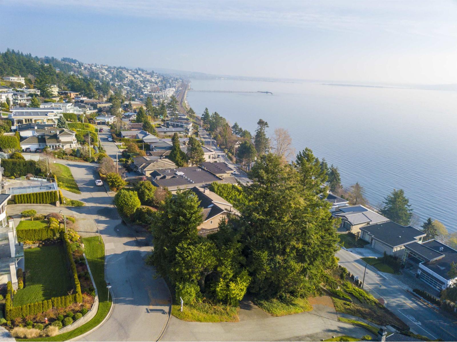 Photo 12 of 14310 Sunset Drive, White Rock BC