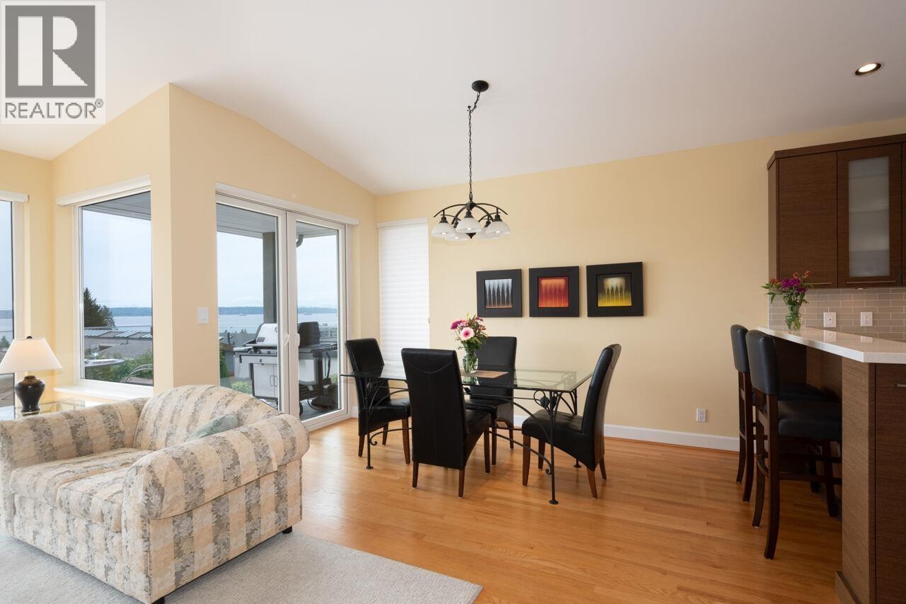 Photo 6 of 1168 Esquimalt Avenue, West Vancouver BC