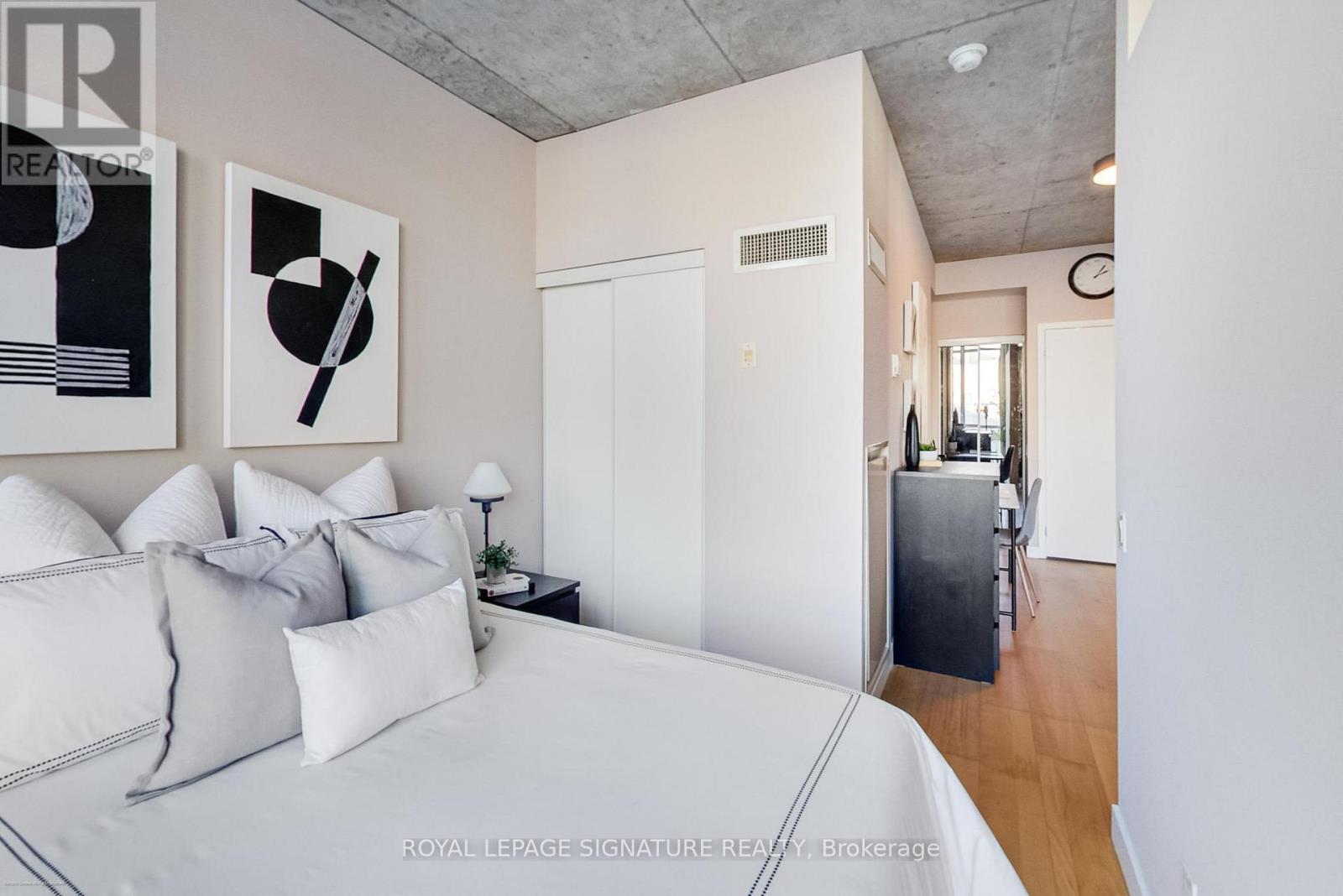 Photo 10 of 711 38 Niagara Street, Toronto ON