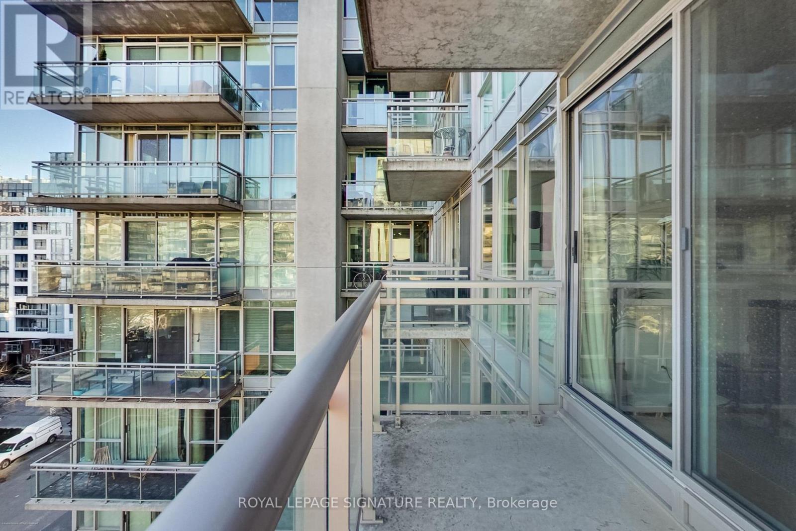 Photo 12 of 711 38 Niagara Street, Toronto ON