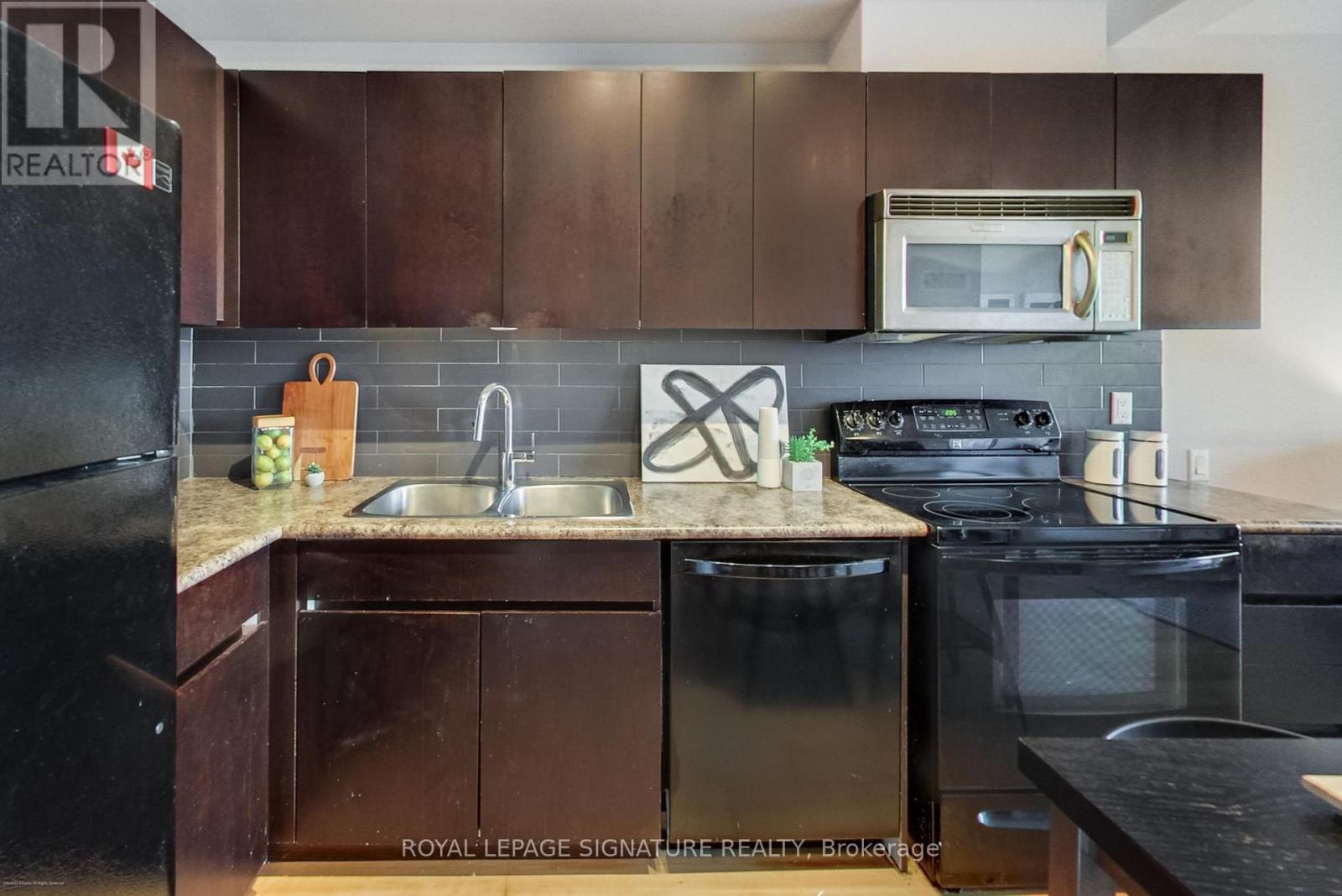 Photo 18 of 711 38 Niagara Street, Toronto ON