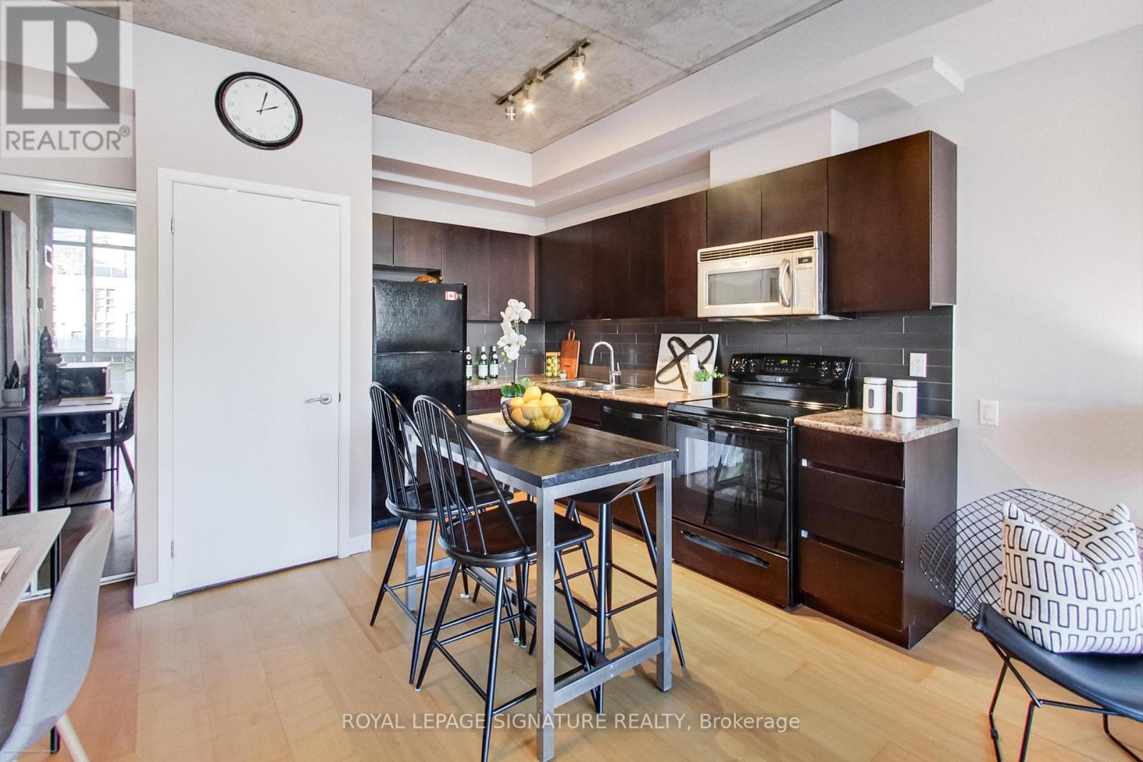 Photo 2 of 711 38 Niagara Street, Toronto ON