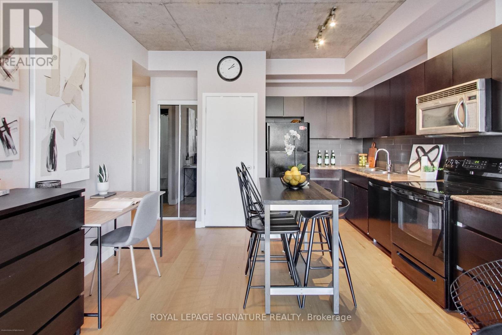 Photo 4 of 711 38 Niagara Street, Toronto ON