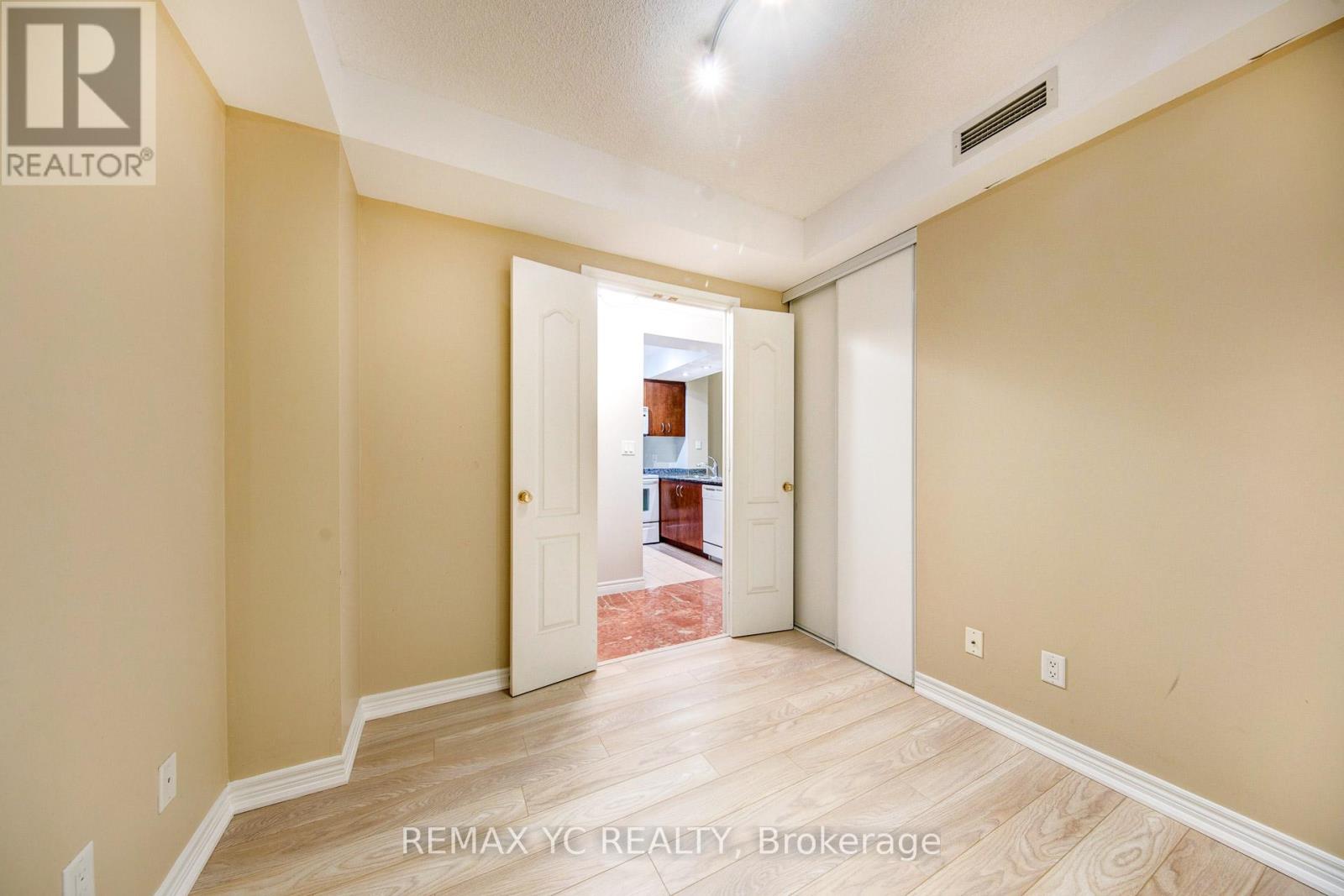 Photo 18 of 311 38 William Carson Crescent, Toronto ON