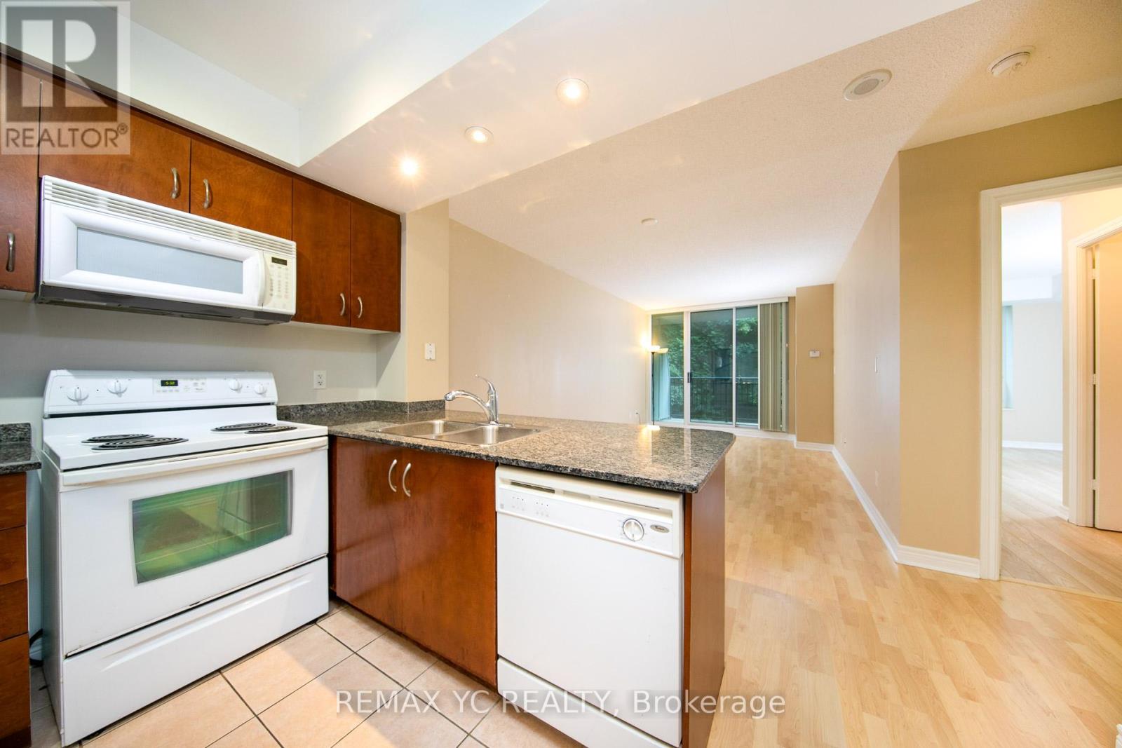 Photo 3 of 311 38 William Carson Crescent, Toronto ON