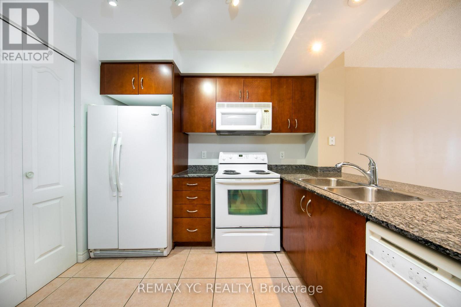Photo 4 of 311 38 William Carson Crescent, Toronto ON
