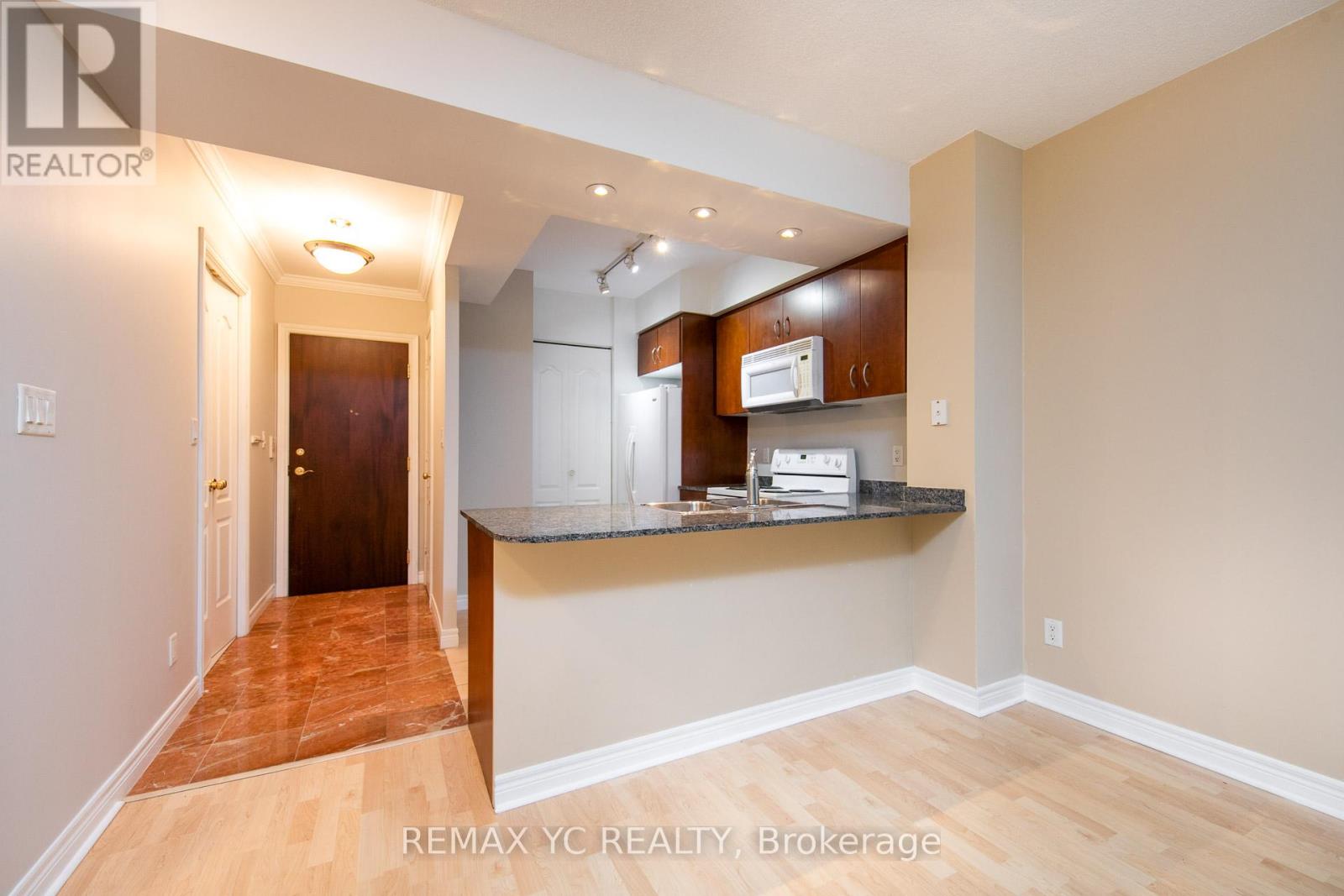 Photo 7 of 311 38 William Carson Crescent, Toronto ON