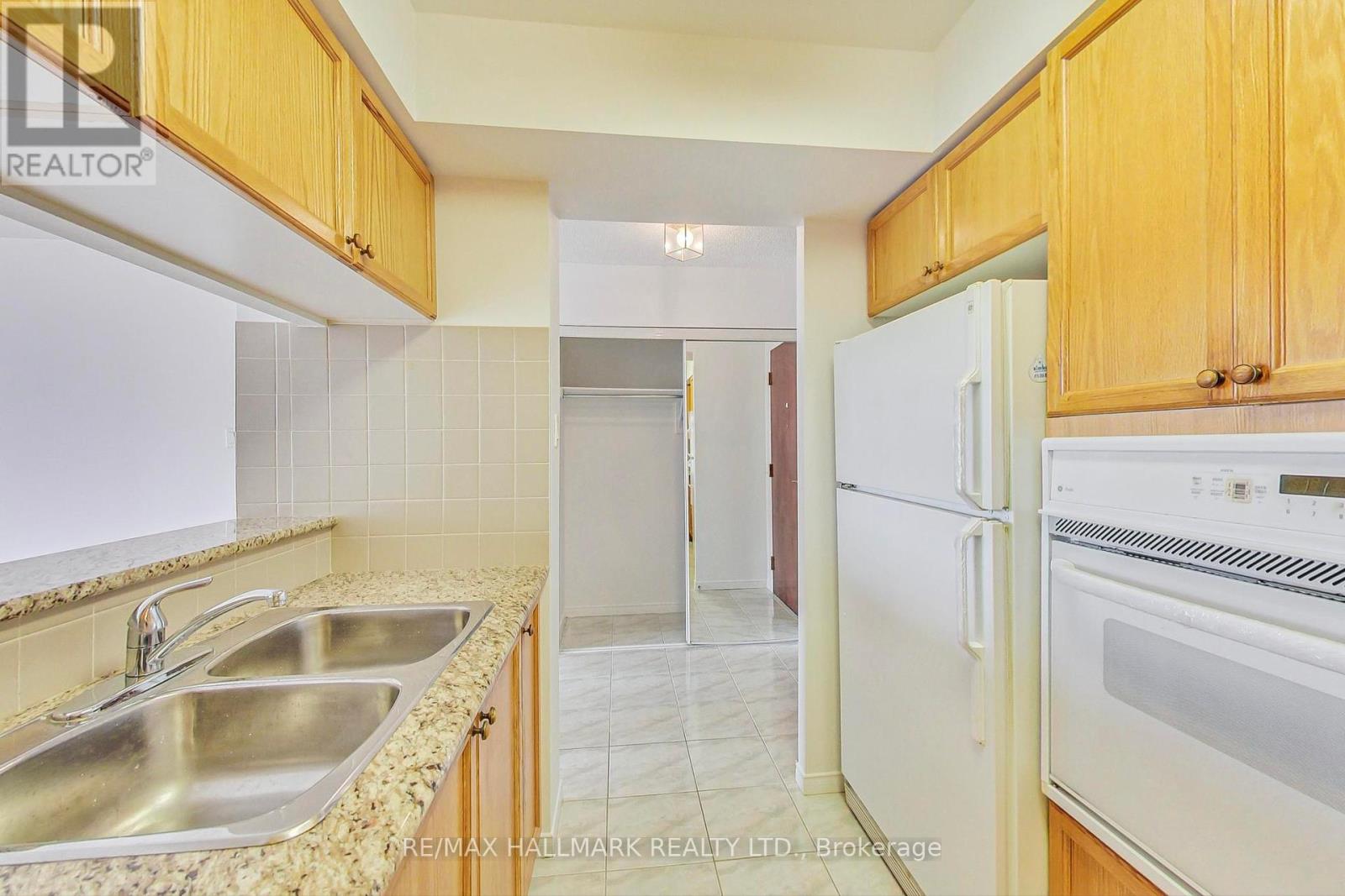 Photo 17 of 405 800 Sheppard Avenue W, Toronto ON