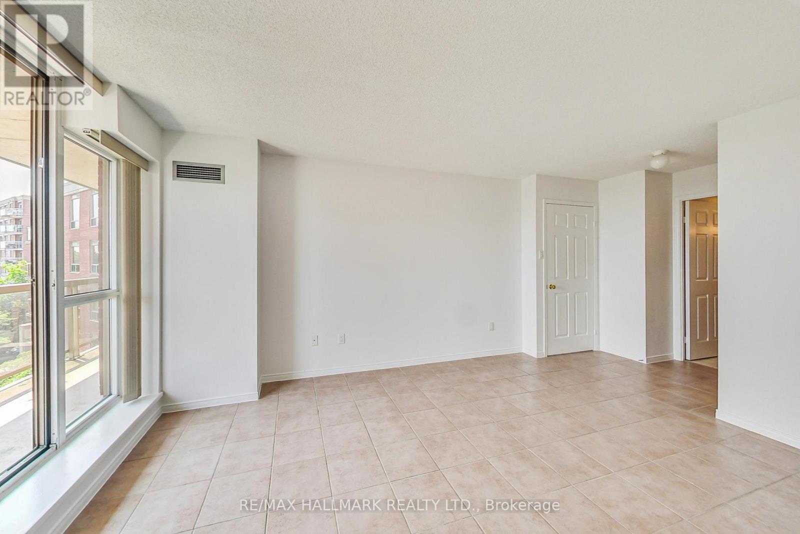 Photo 19 of 405 800 Sheppard Avenue W, Toronto ON