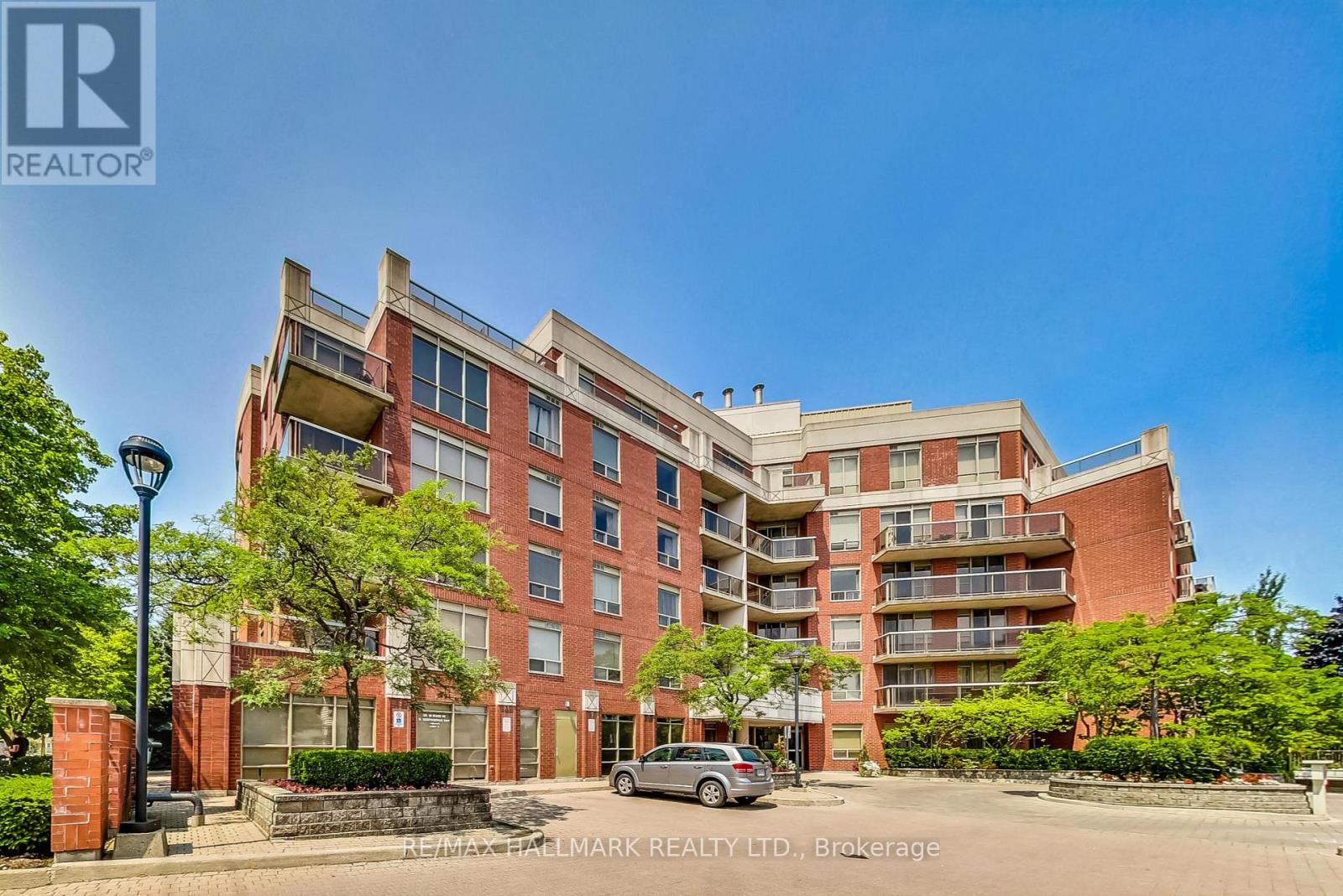 Photo 3 of 405 800 Sheppard Avenue W, Toronto ON