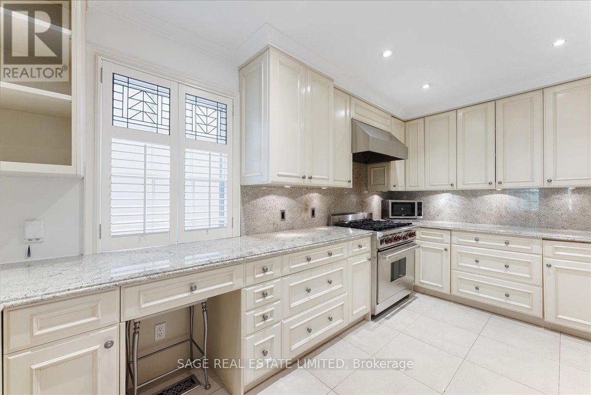 Photo 7 of 88 A Glen Road, Toronto ON