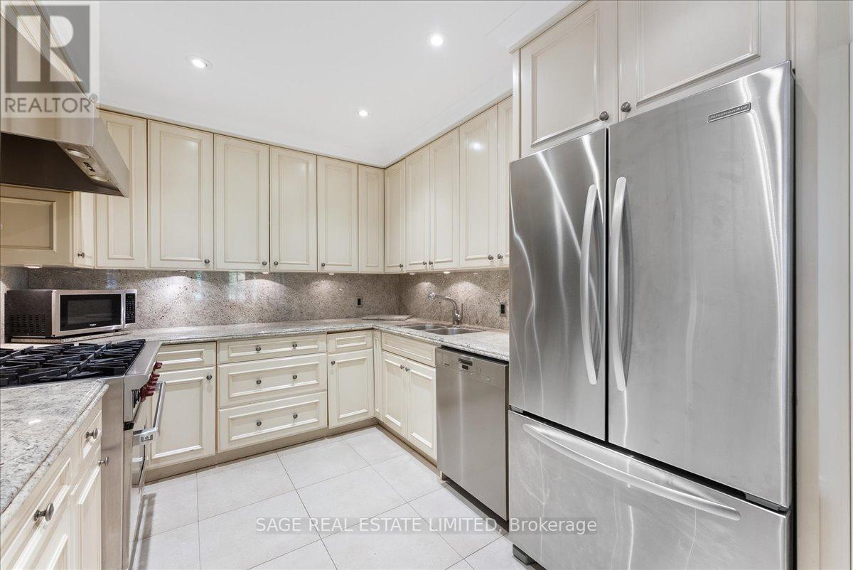 Photo 9 of 88 A Glen Road, Toronto ON