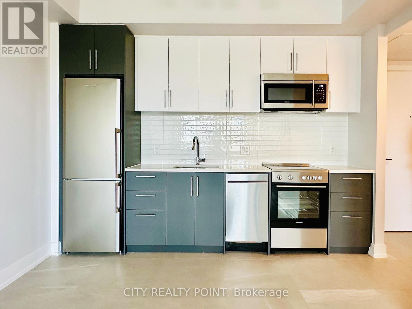 Photo 2 of 206 2525 Bathurst Street, Toronto ON