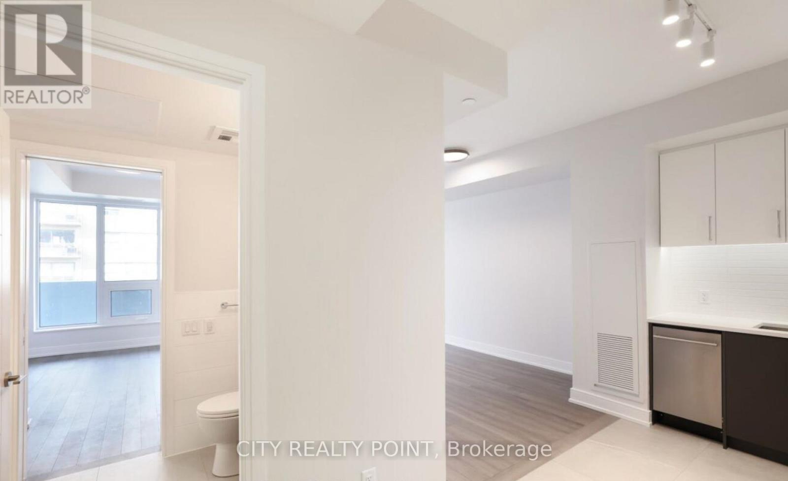 Photo 5 of 206 2525 Bathurst Street, Toronto ON