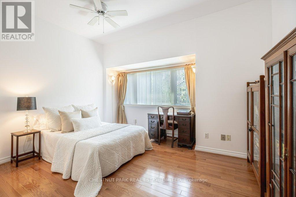 Photo 16 of 250 Broadway Avenue, Toronto ON