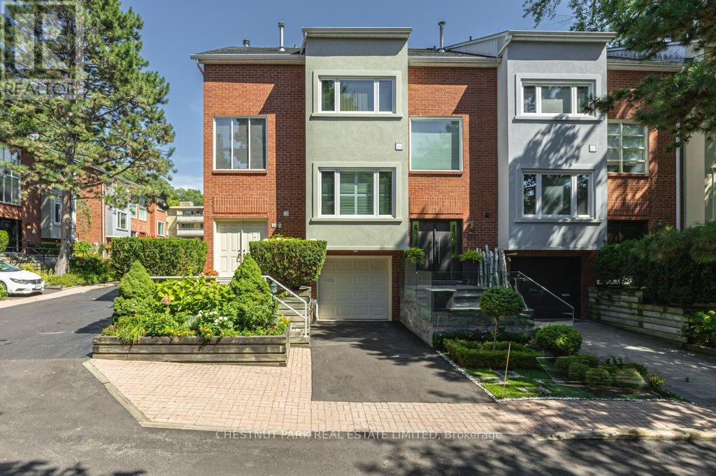 Photo 2 of 250 Broadway Avenue, Toronto ON