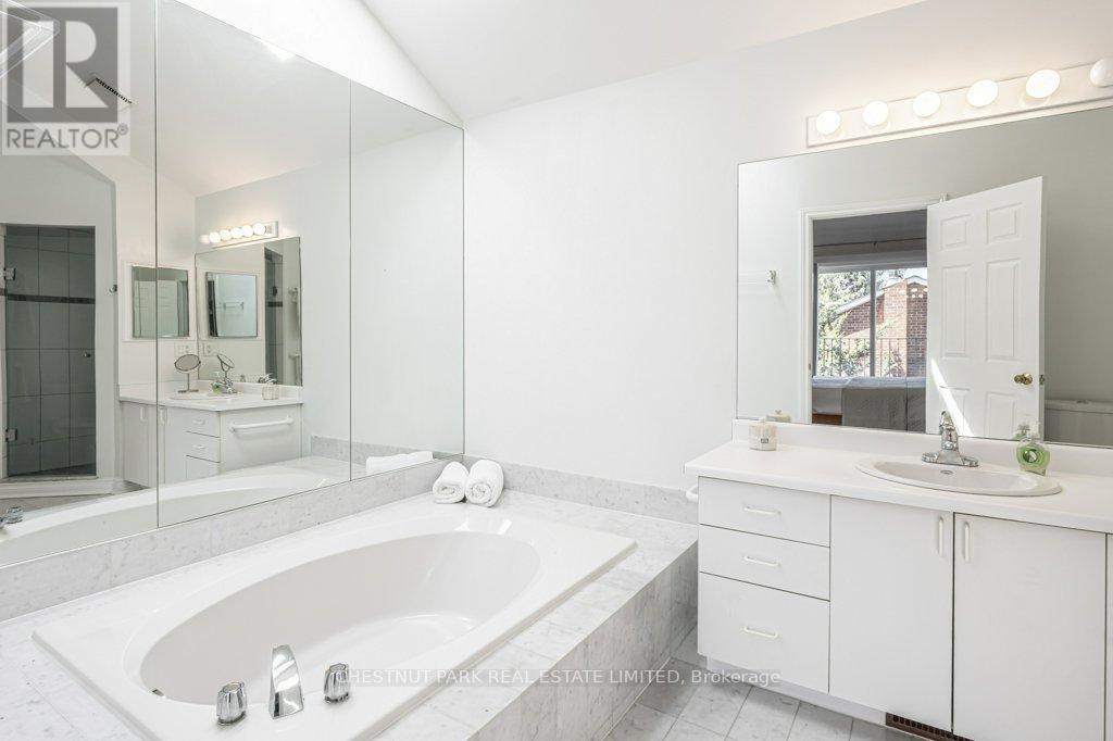 Photo 21 of 250 Broadway Avenue, Toronto ON