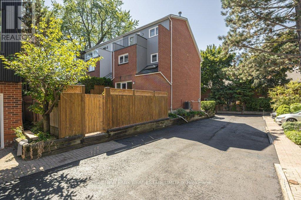 Photo 30 of 250 Broadway Avenue, Toronto ON