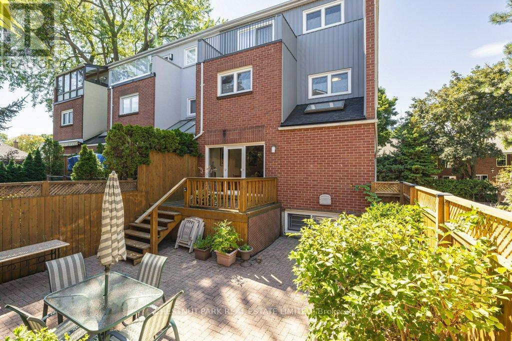 Photo 4 of 250 Broadway Avenue, Toronto ON