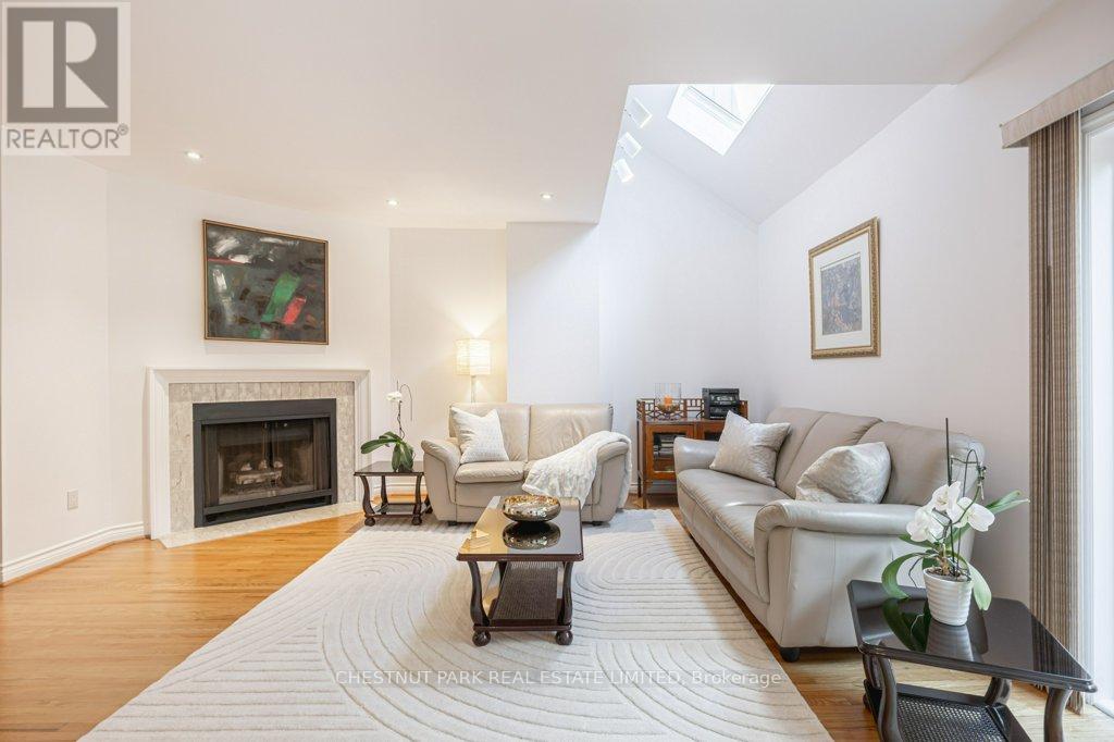Photo 7 of 250 Broadway Avenue, Toronto ON