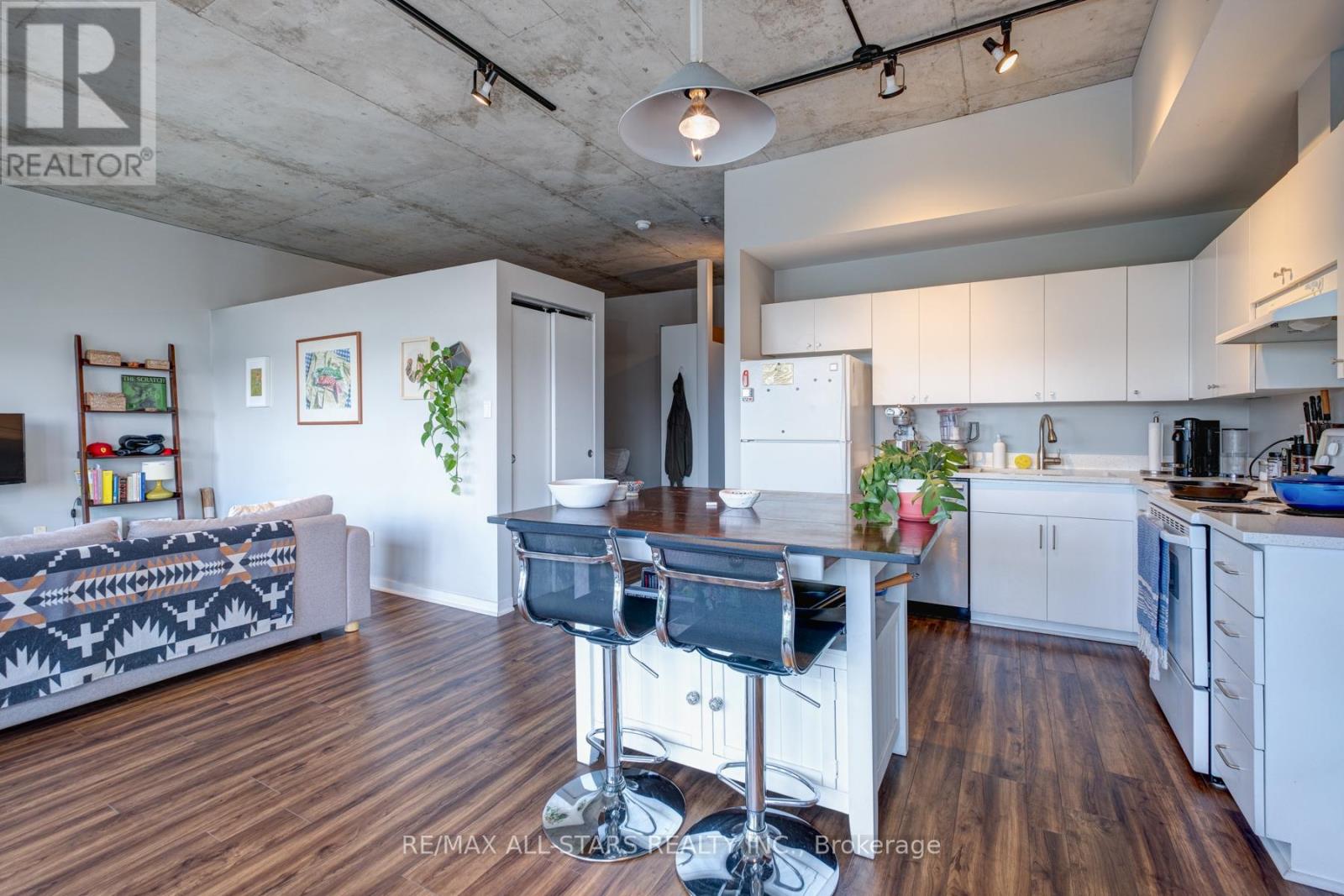 Photo 16 of 511 833 King Street W, Toronto ON