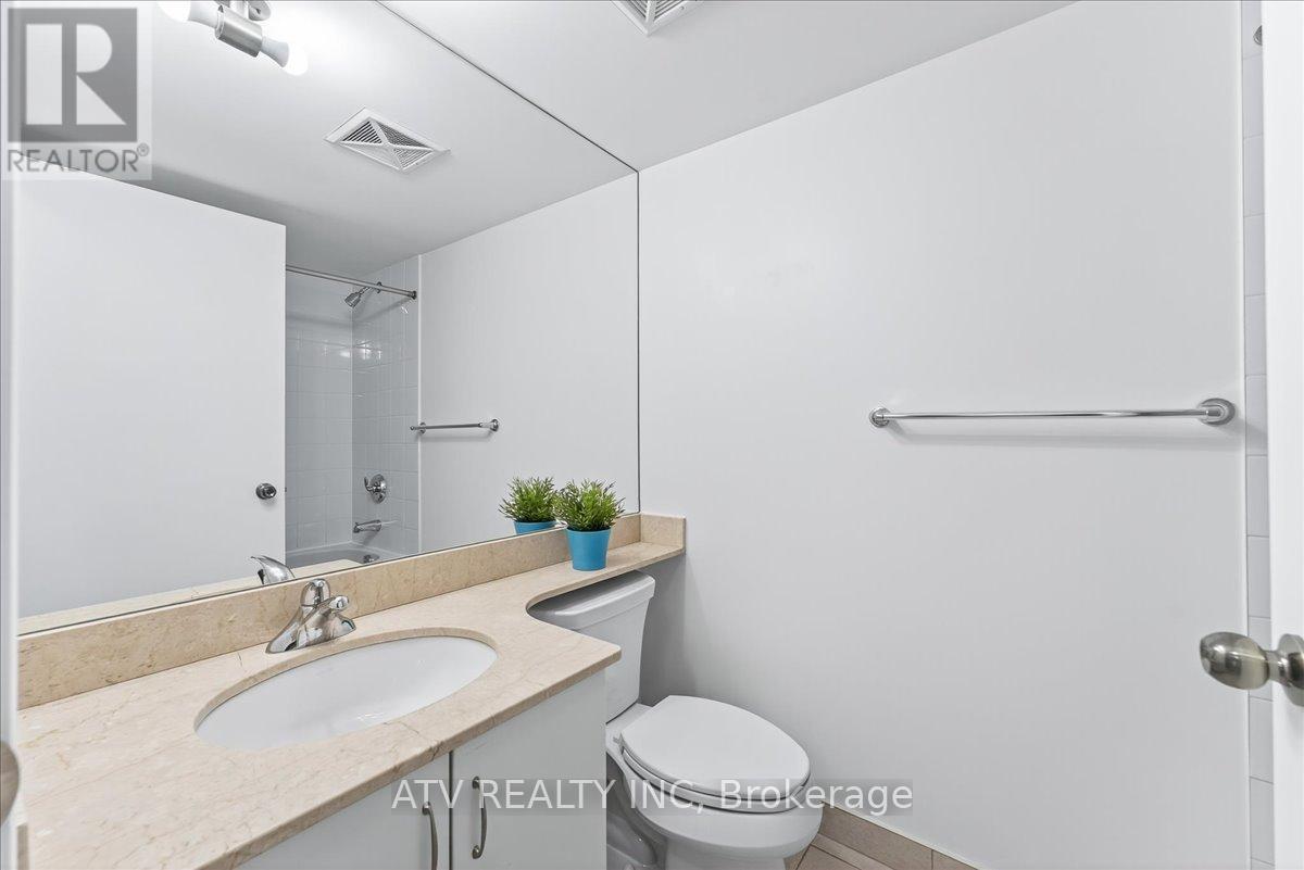 Photo 19 of 961 209 Fort York Boulevard, Toronto ON