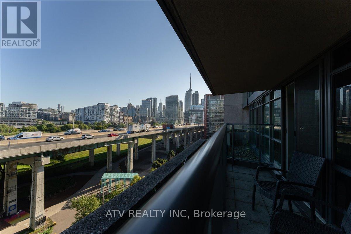 Photo 25 of 961 209 Fort York Boulevard, Toronto ON