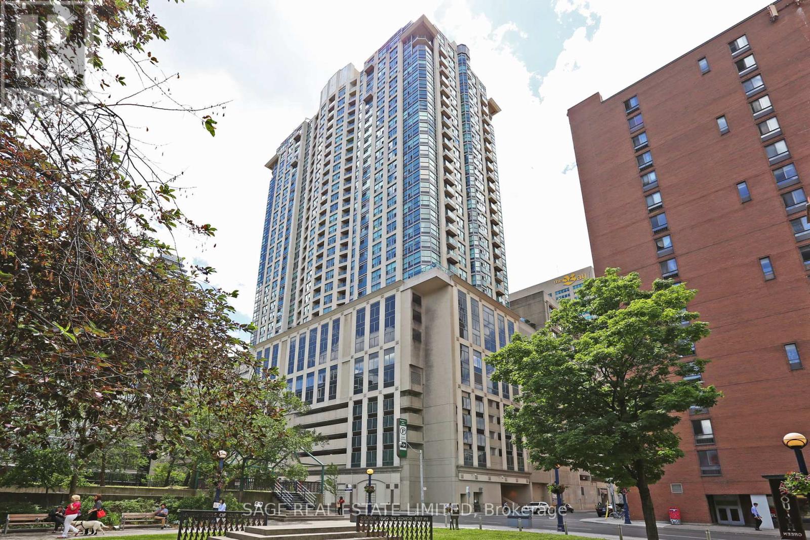 Photo 1 of 3010 8 Park Road, Toronto ON