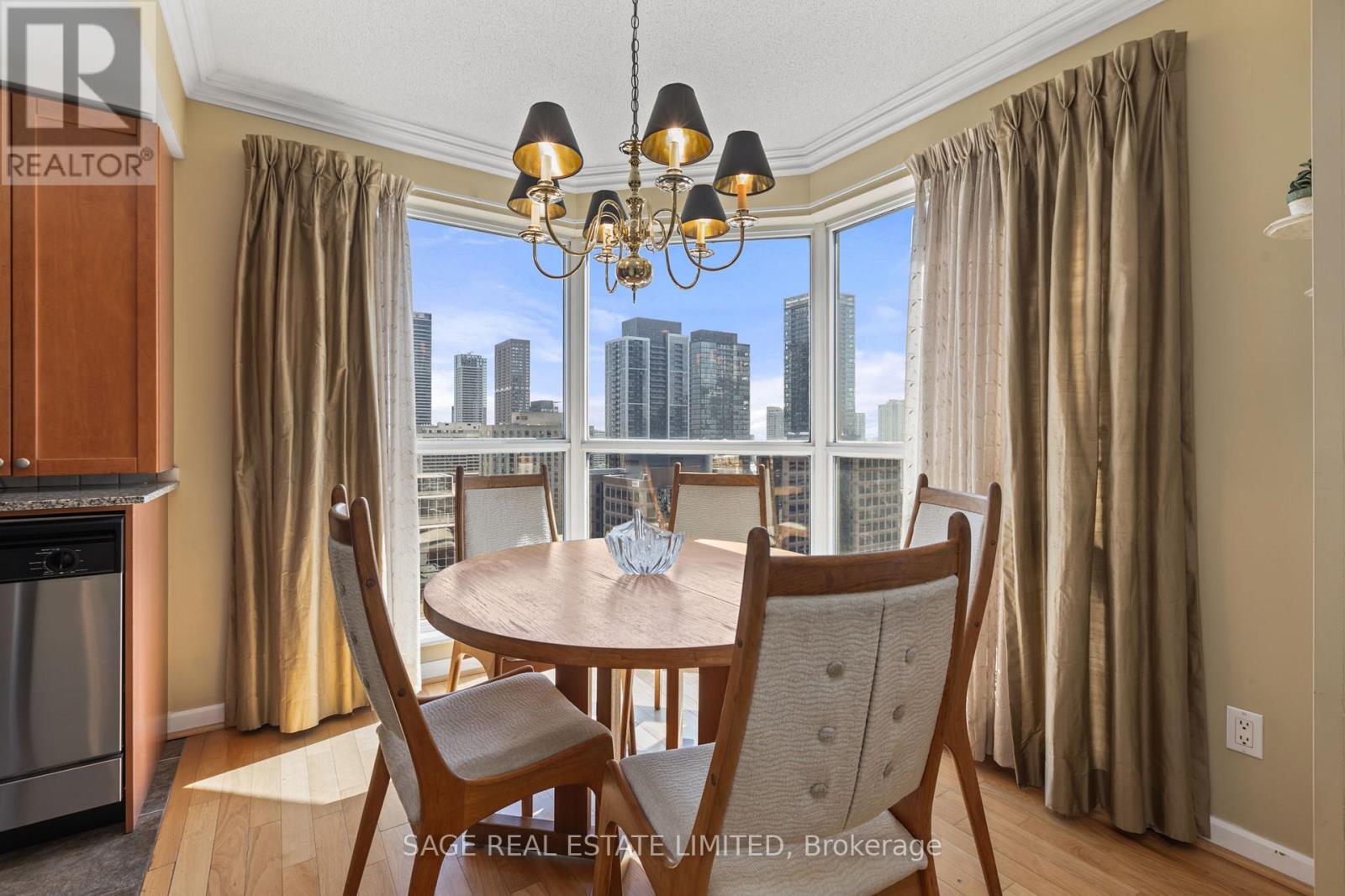 Photo 11 of 3010 8 Park Road, Toronto ON