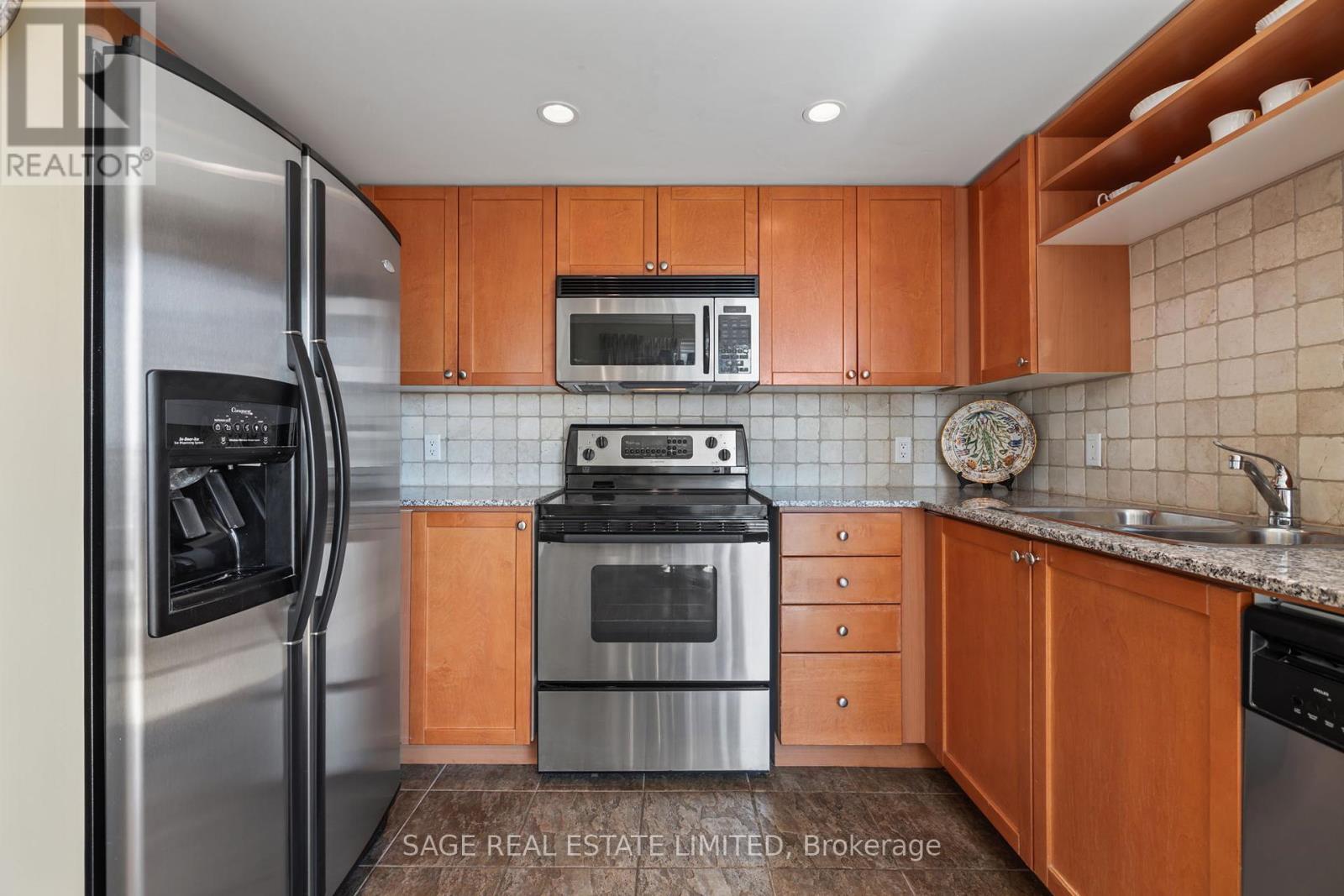 Photo 14 of 3010 8 Park Road, Toronto ON