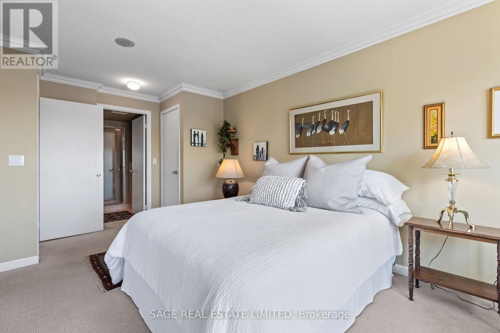 Photo 16 of 3010 8 Park Road, Toronto ON