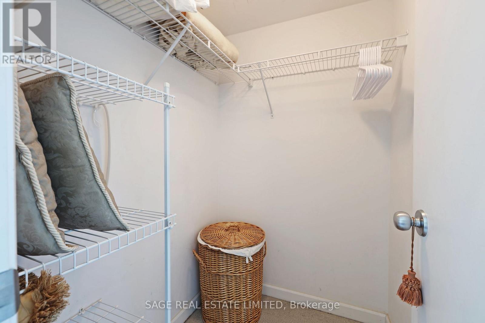 Photo 20 of 3010 8 Park Road, Toronto ON