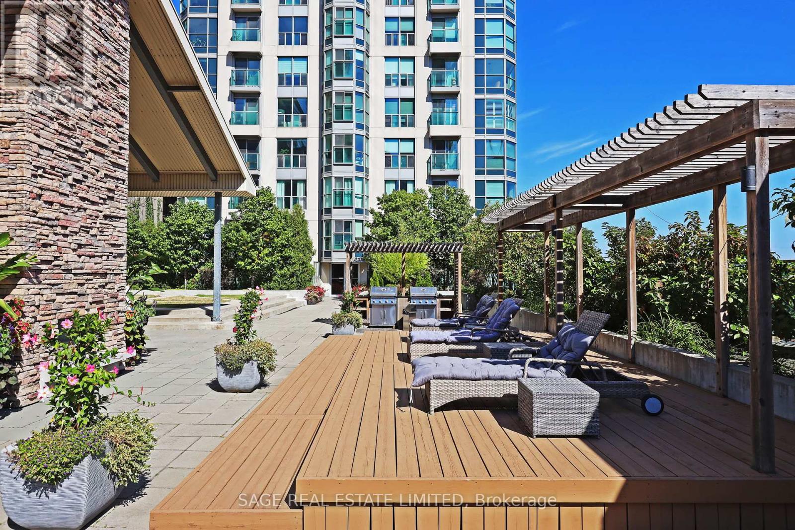 Photo 28 of 3010 8 Park Road, Toronto ON