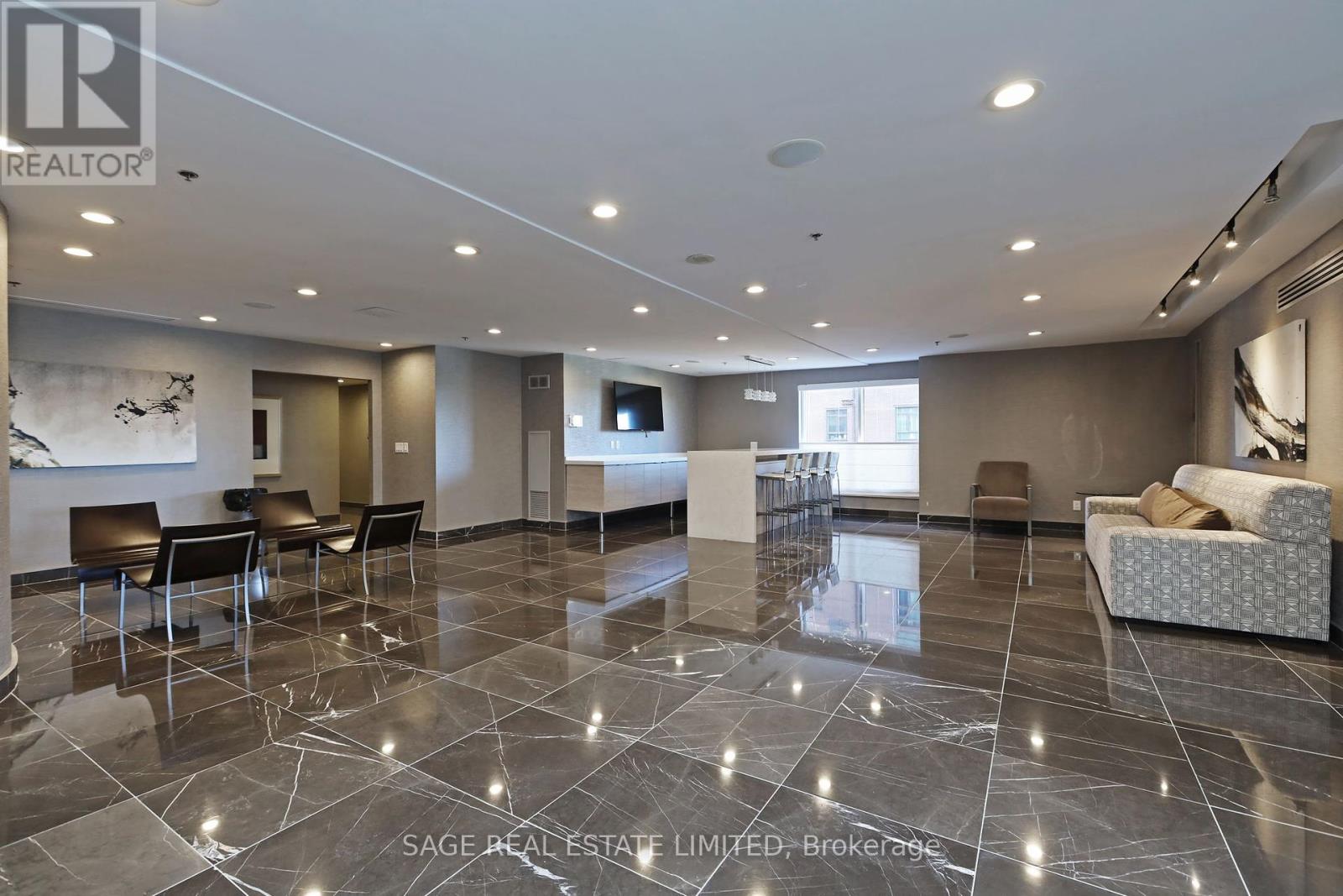 Photo 31 of 3010 8 Park Road, Toronto ON