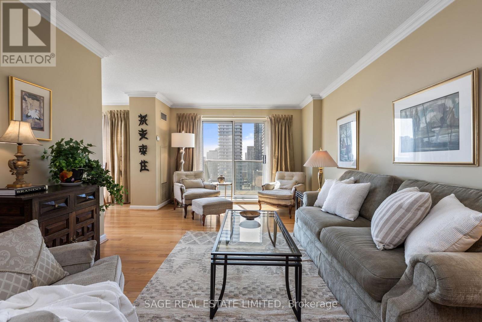 Photo 5 of 3010 8 Park Road, Toronto ON