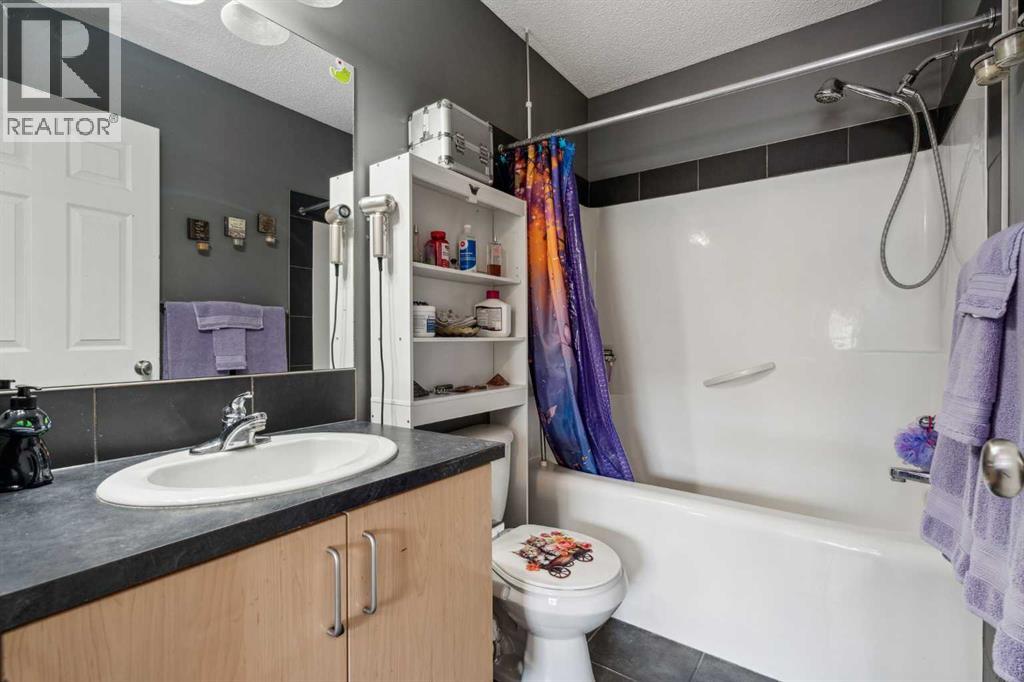 Photo 14 of 3198 New Brighton Gardens Se, Calgary AB