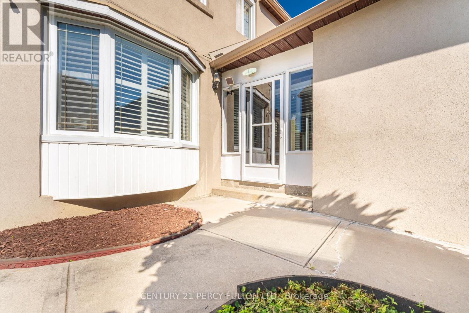 Photo 2 of 4 Radford Drive, Ajax ON