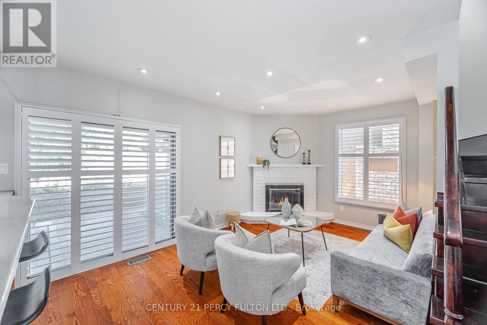 Photo 8 of 4 Radford Drive, Ajax ON