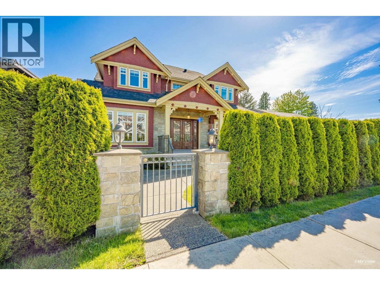 337 E 17TH STREET, North Vancouver